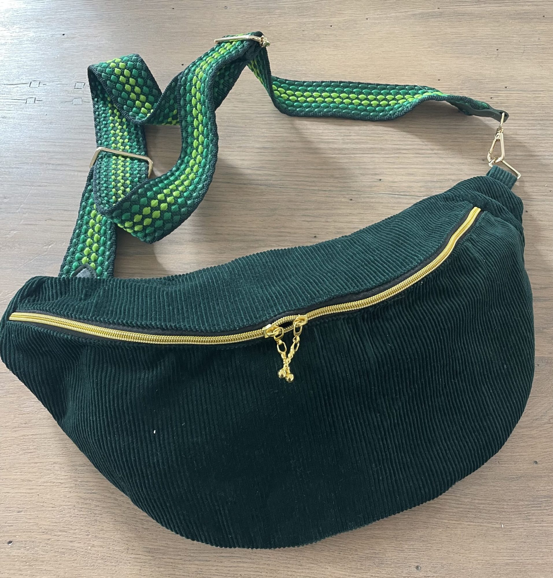 Sac banane velours vert, intérieur liberty