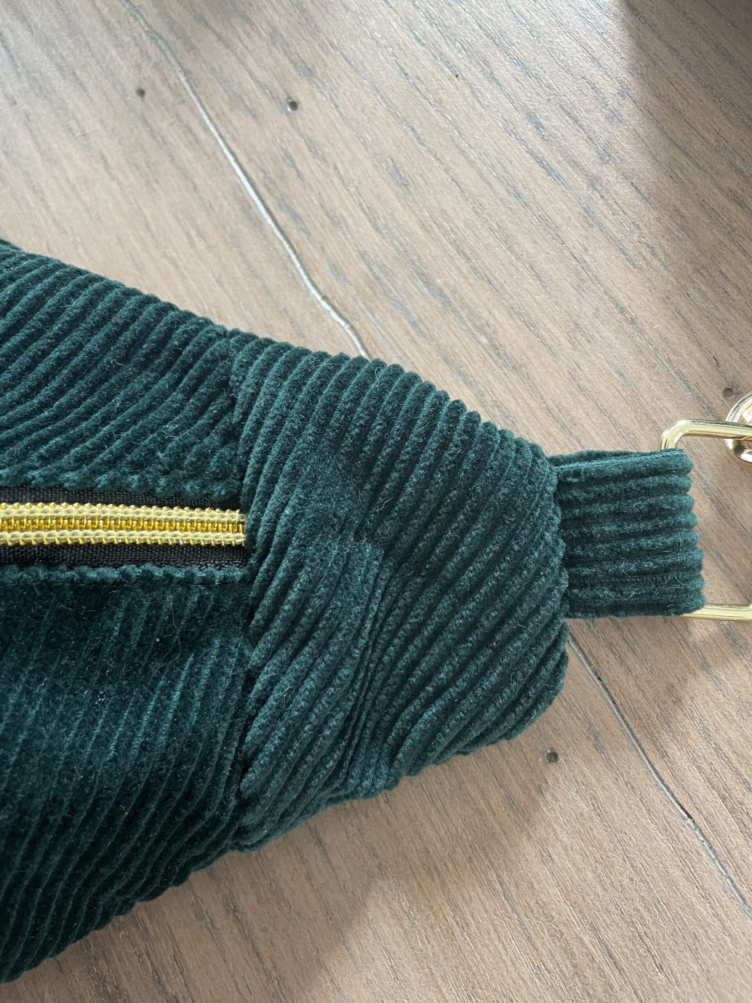 Sac banane velours vert, intérieur liberty
