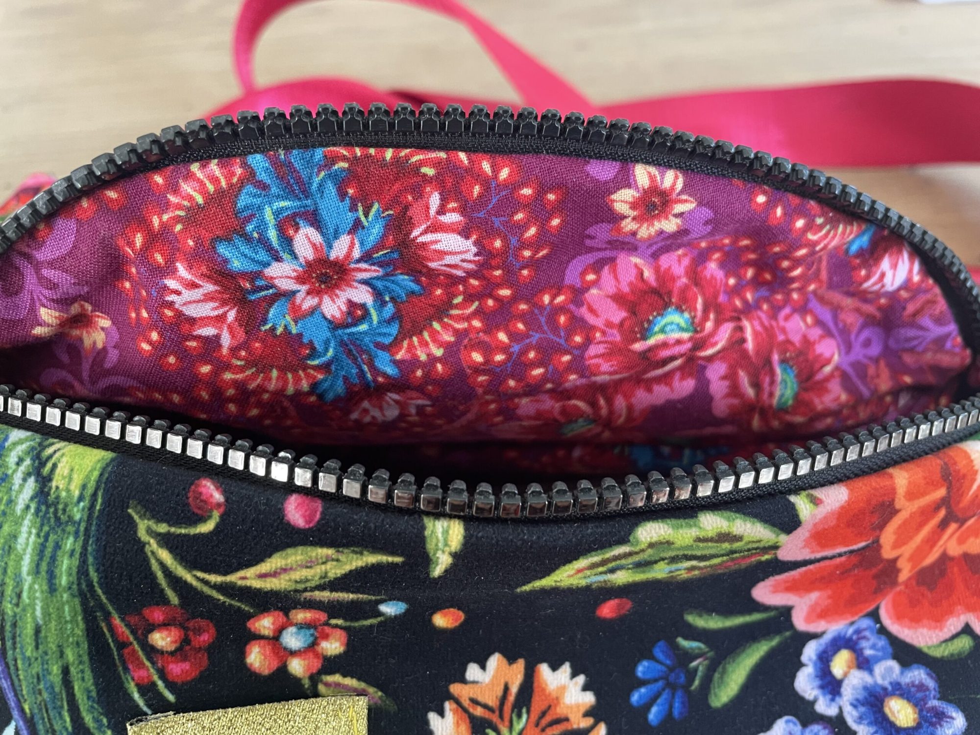 Sac banane velours ras fleuri
